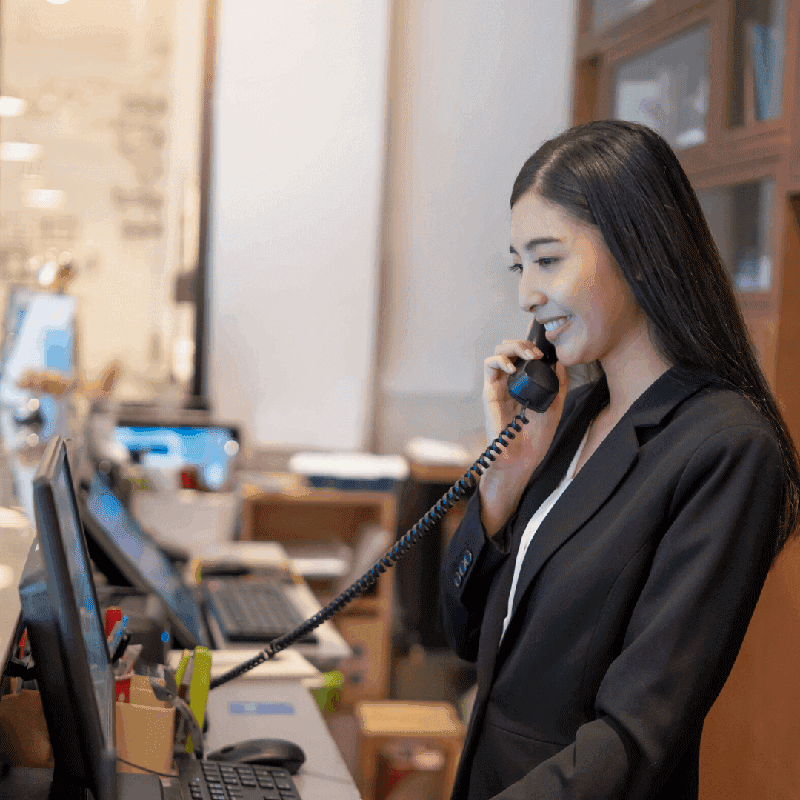 Call on American Airlines rebooking number